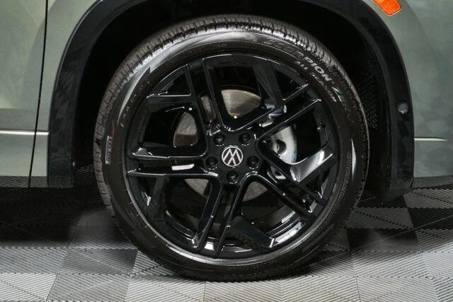 New 2026 Avocado Green w/Deep Black Roof Volkswagen SE R-Line Black image 37