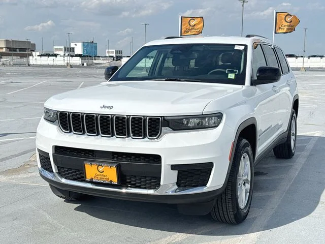 Certified Used 2023 White Jeep Laredo image 3