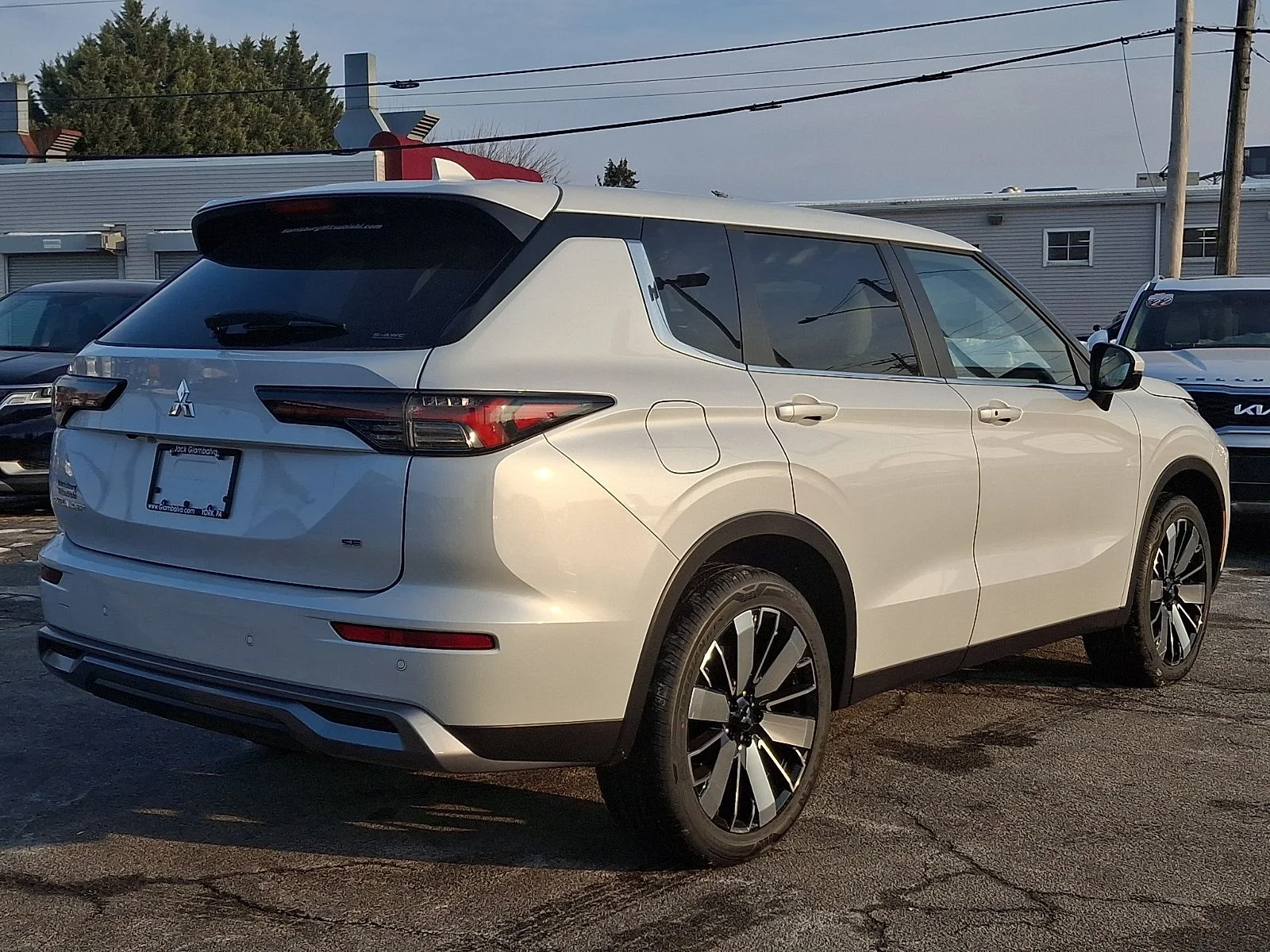 New 2026 White Mitsubishi SE image 7