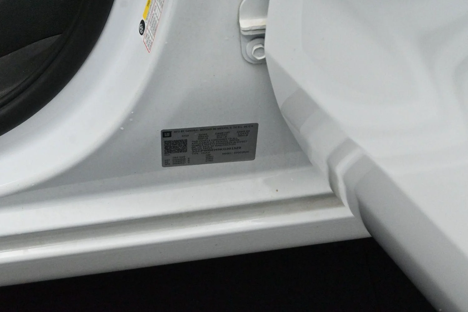 Used 2019 SUMMIT WHITE Chevrolet Custom image 31