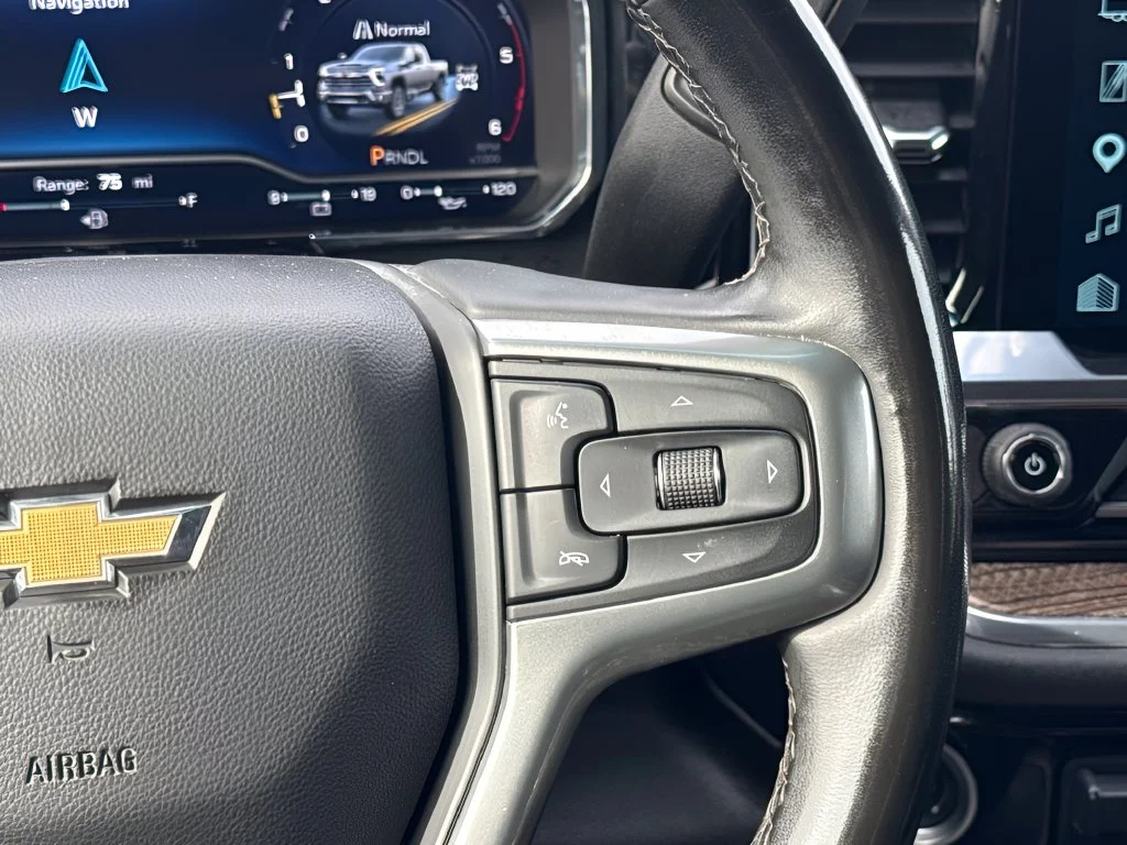Used 2025 White Chevrolet LT image 14