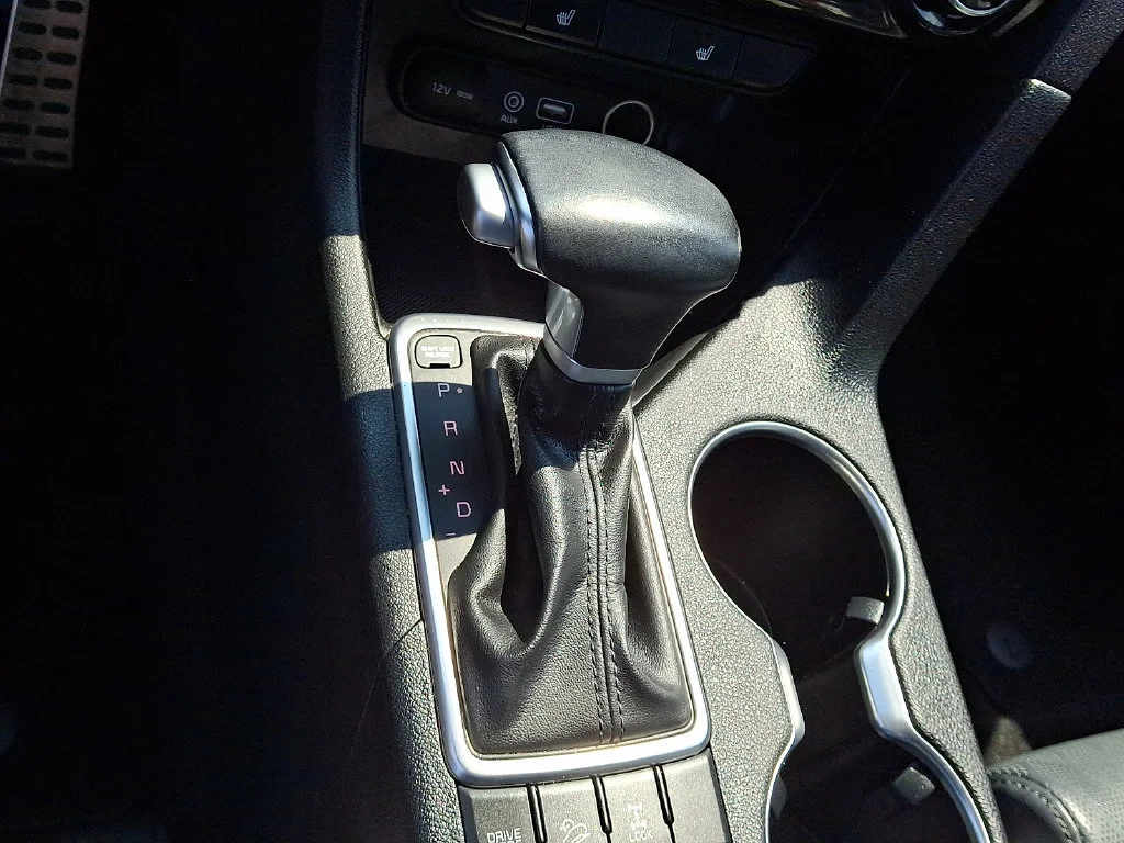 Used 2019 White Kia EX image 22
