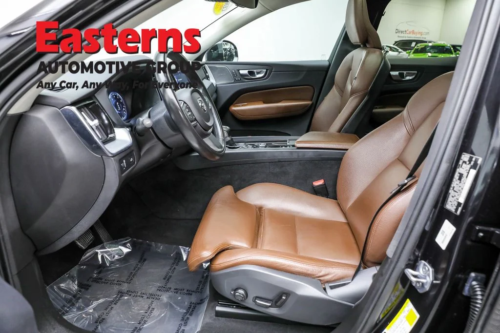 Used 2019 Black Volvo T5 Momentum image 14