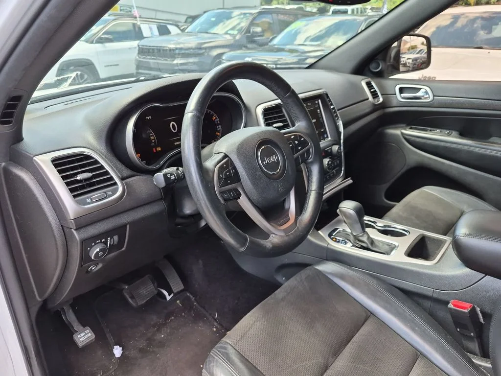 Used 2018 White Jeep Altitude image 12