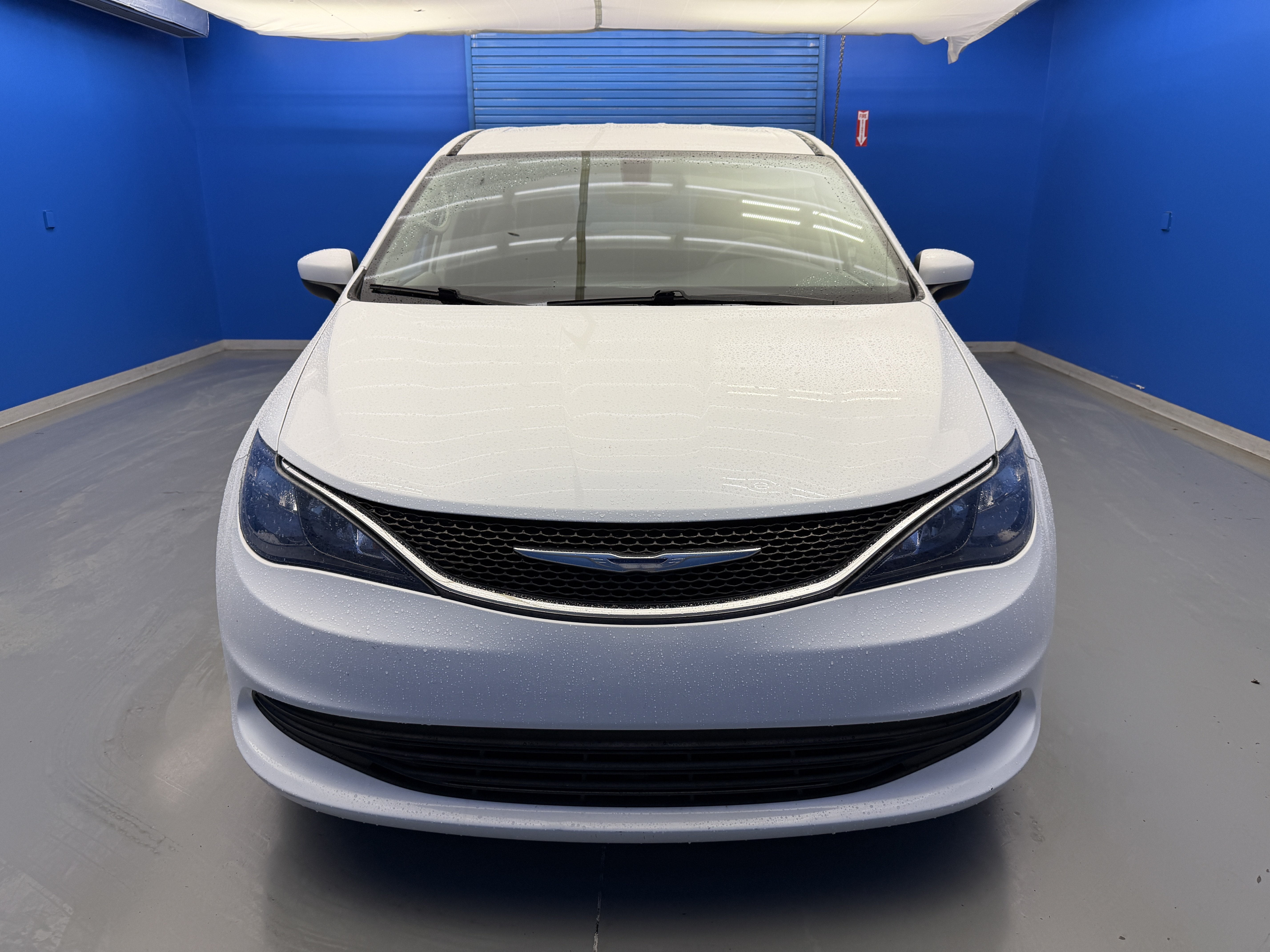 Used 2017 Bright White Clearcoat Chrysler Touring image 3