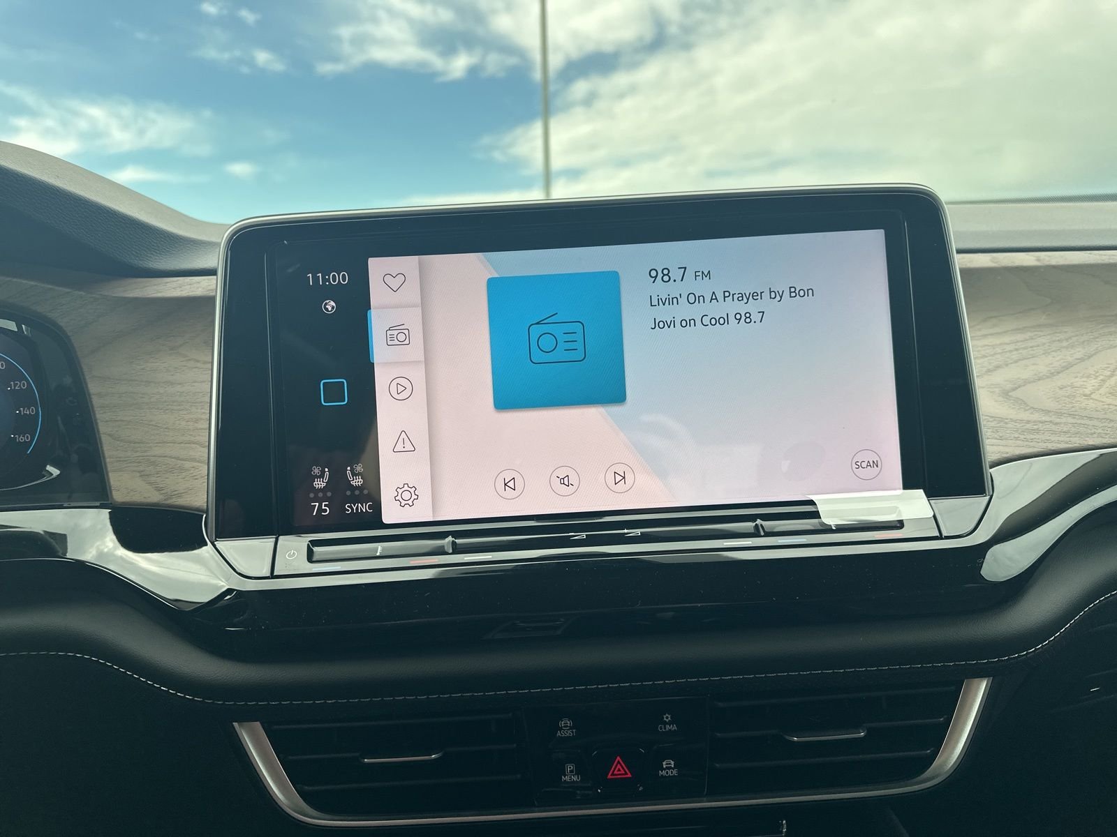 New 2026 Silver Volkswagen 2.0T SE w/Technology image 54