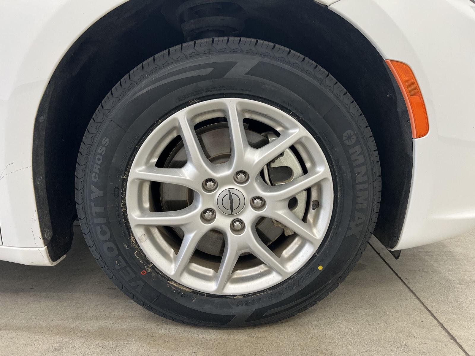 2024 Chrysler Pacifica Touring L - Photo 8