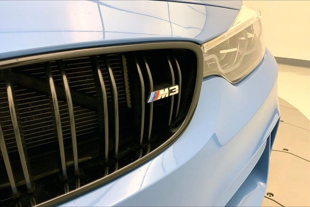 Used 2018 Yas Marina Blue Metallic BMW  image 29