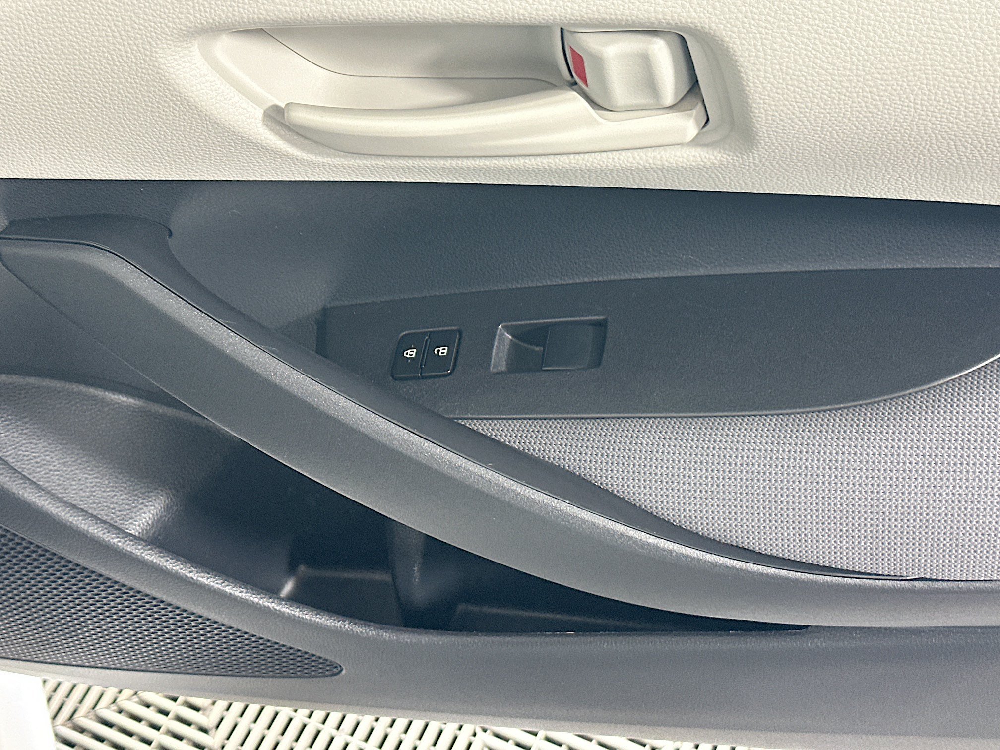Used 2024 Ice Toyota LE image 28