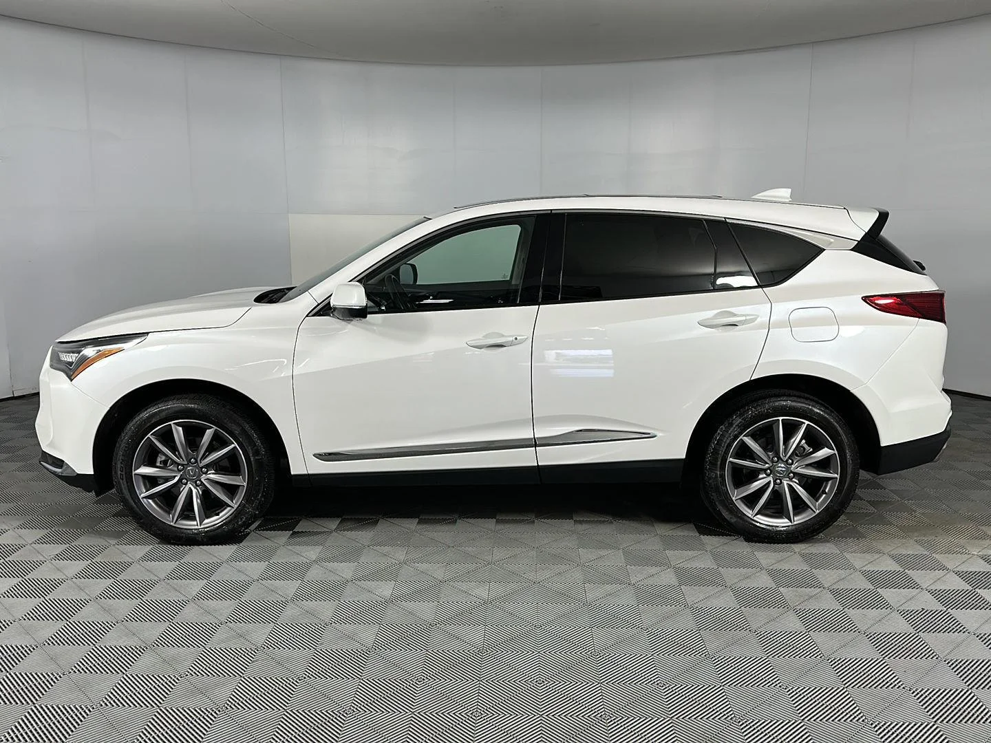 Certified Used 2024 Platinum White Pearl Acura SH-AWD TECH image 5