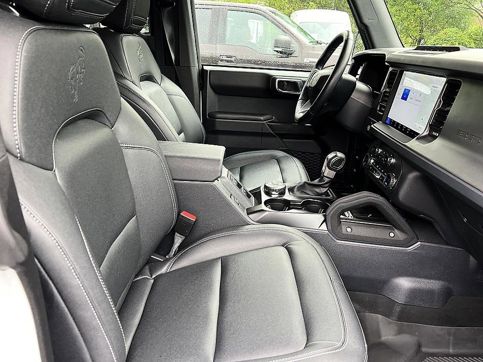 Used 2025 Oxford White Ford Badlands image 21