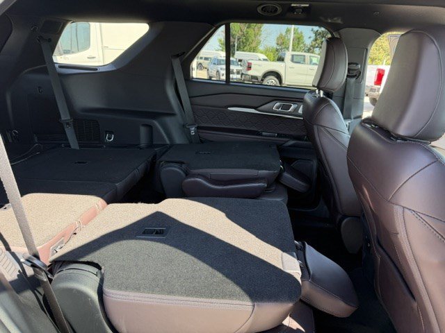 Used 2025 Black Metallic Ford Platinum image 35