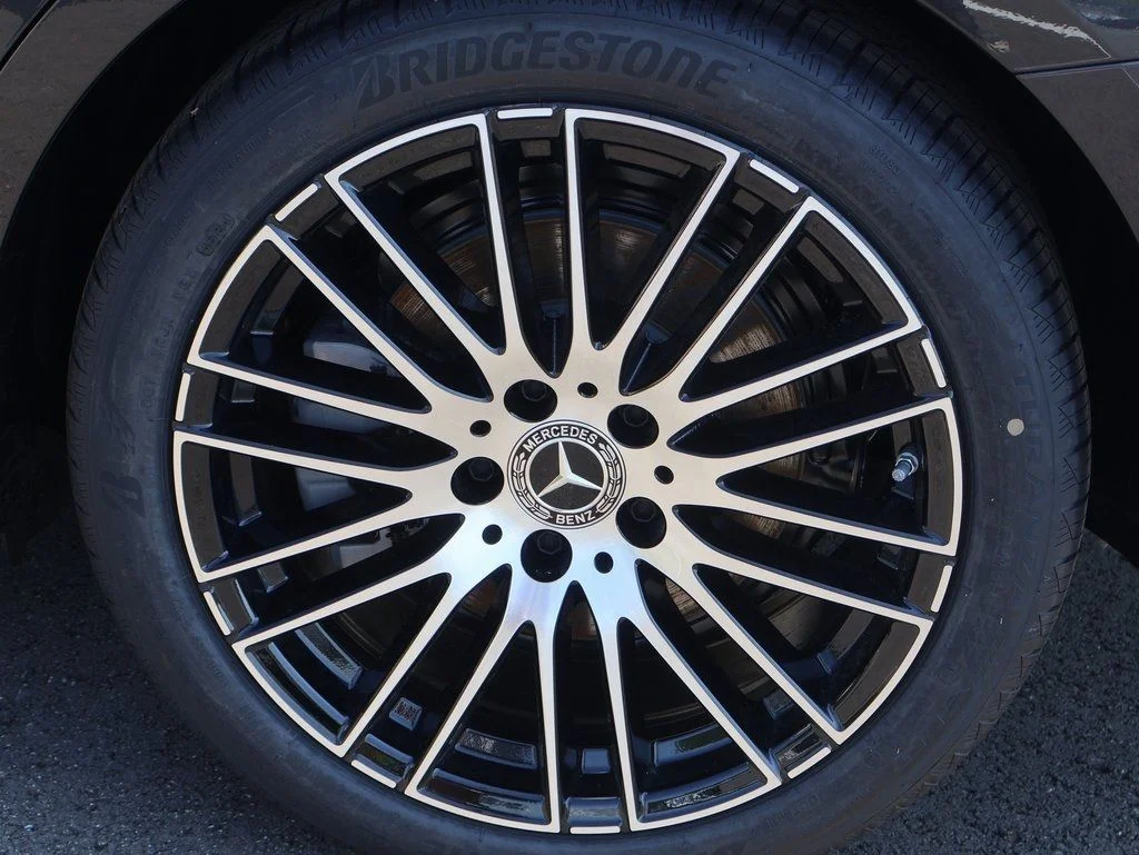 2025 Mercedes-Benz C-Class Sedan C 300 - Photo 38
