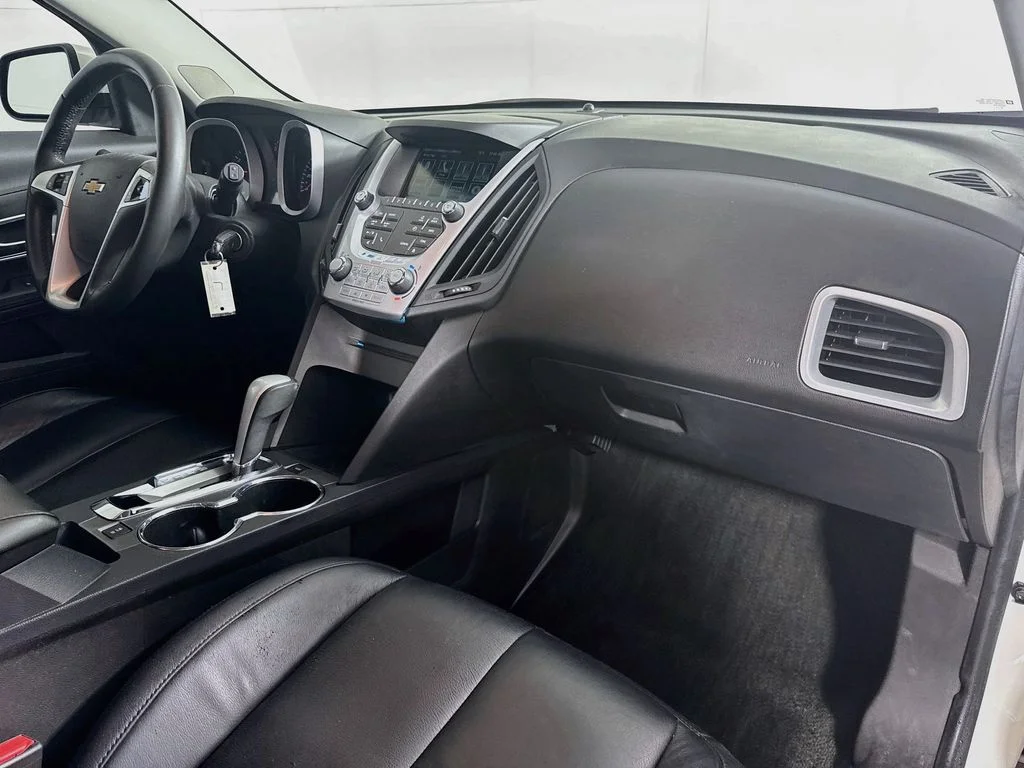 Used 2015 White Chevrolet LT image 33