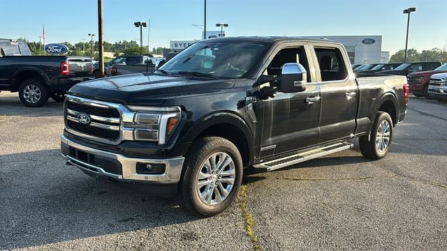 New 2025 Agate Black Metallic Ford Lariat image 2