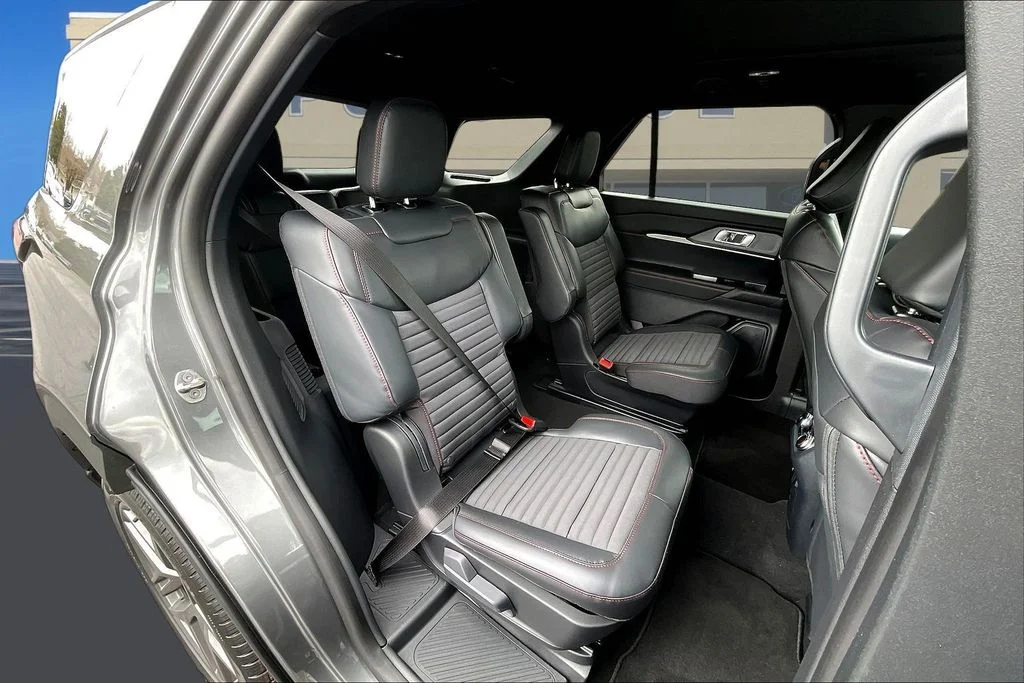 New 2026 Carbonized Gray Metallic Ford ST-Line image 10