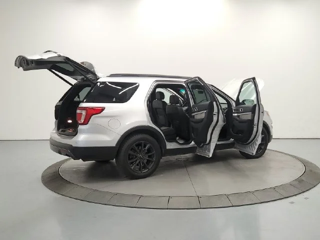 Used 2017 Ingot Silver Metallic Ford XLT image 13