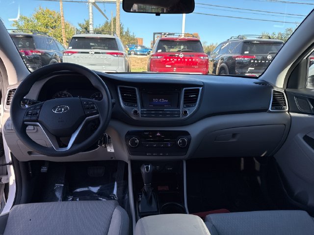 Used 2016 White Hyundai SE image 15