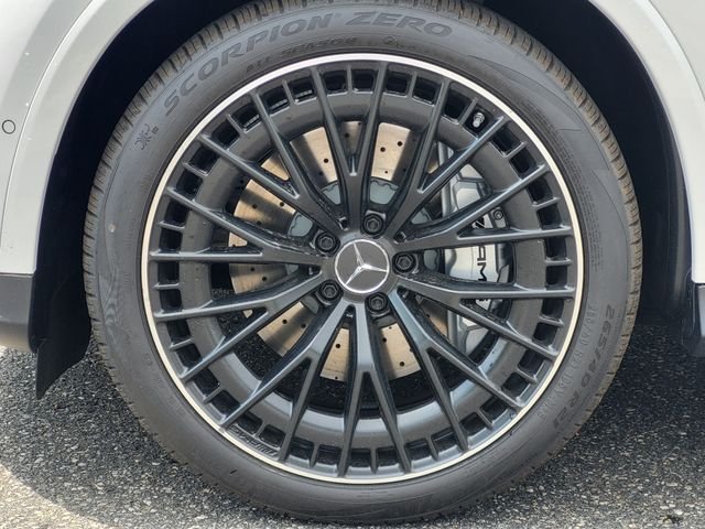 New 2026 MANUFAKTUR Moonlight White Metallic Mercedes-Benz GLC 43 AMG® image 17