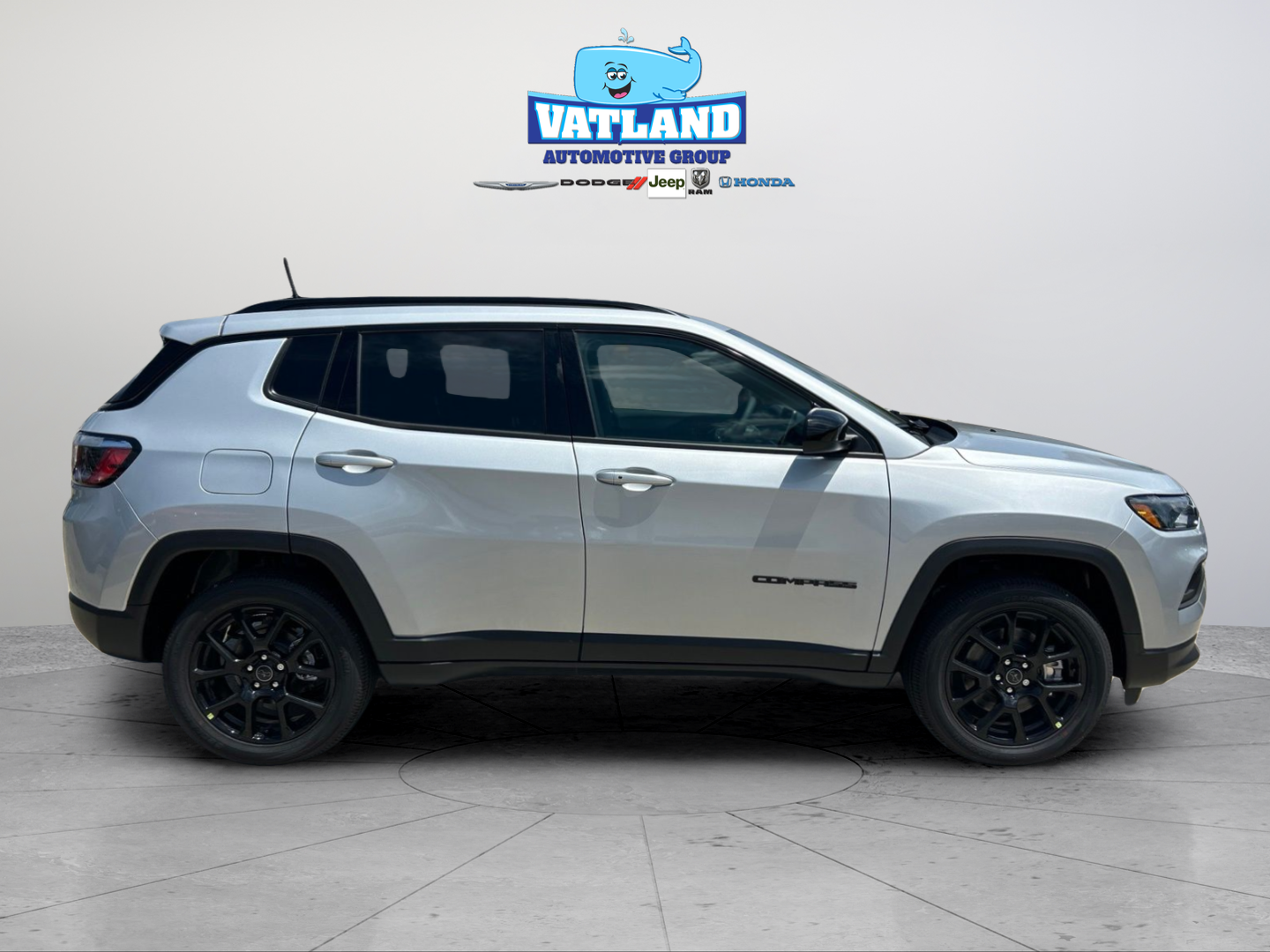 New 2026 Silver Zynith Metallic Clear-Coat Exterior Paint Jeep Latitude image 6