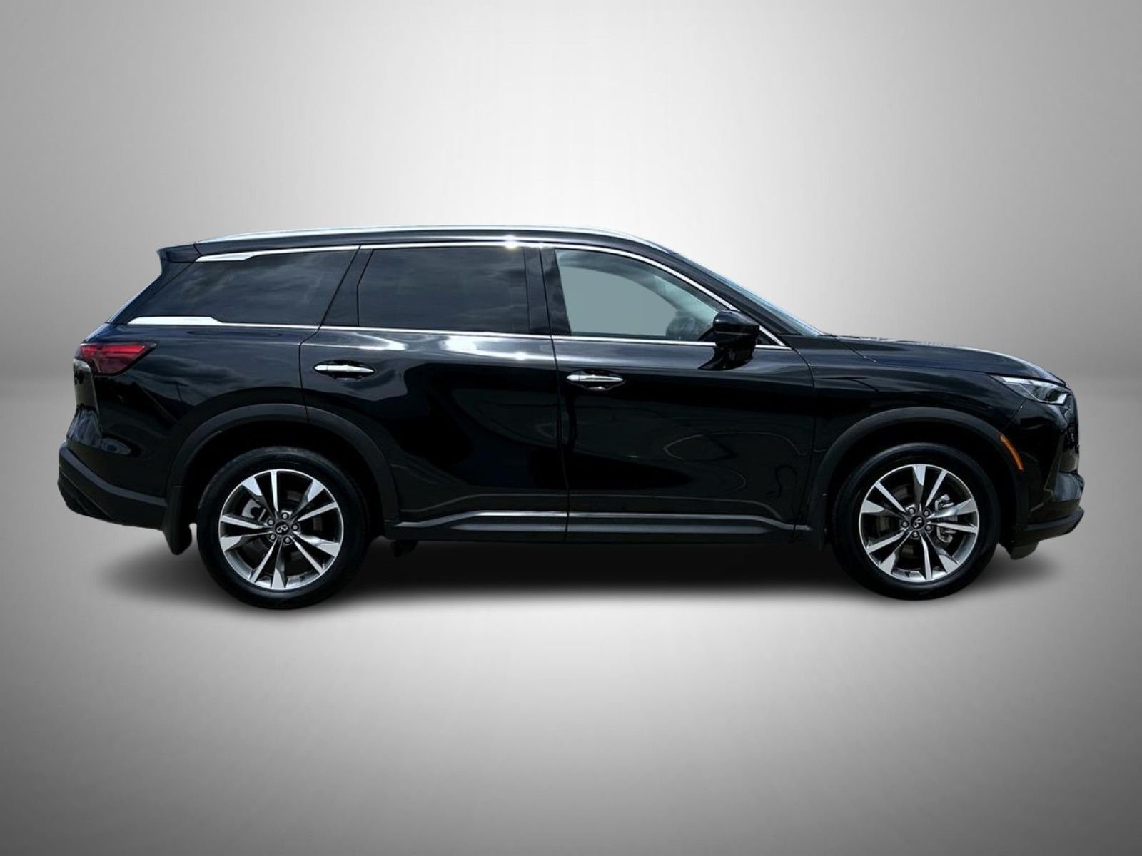 Used 2025 Black INFINITI LUXE image 4
