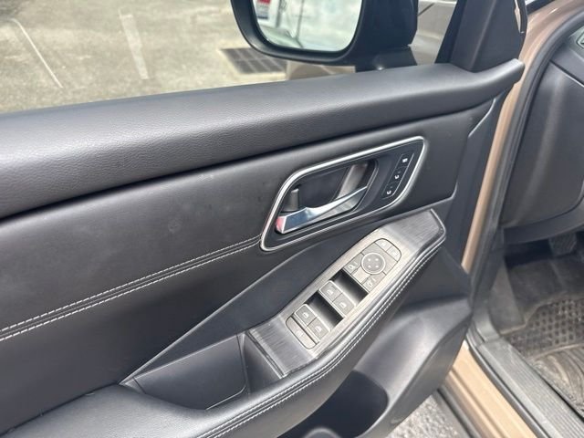 Used 2024 Black Nissan Platinum image 30