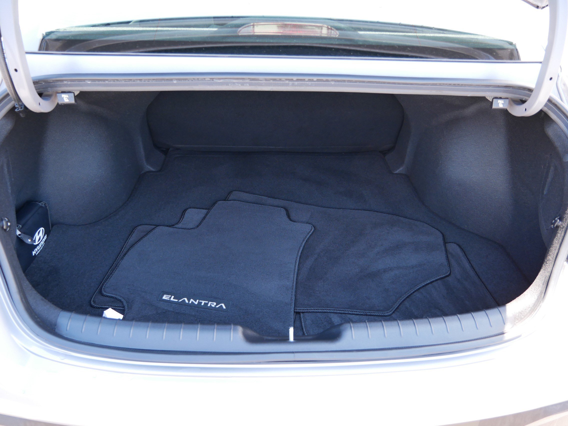 Certified Used 2026 Fluid Metal Hyundai SE image 18