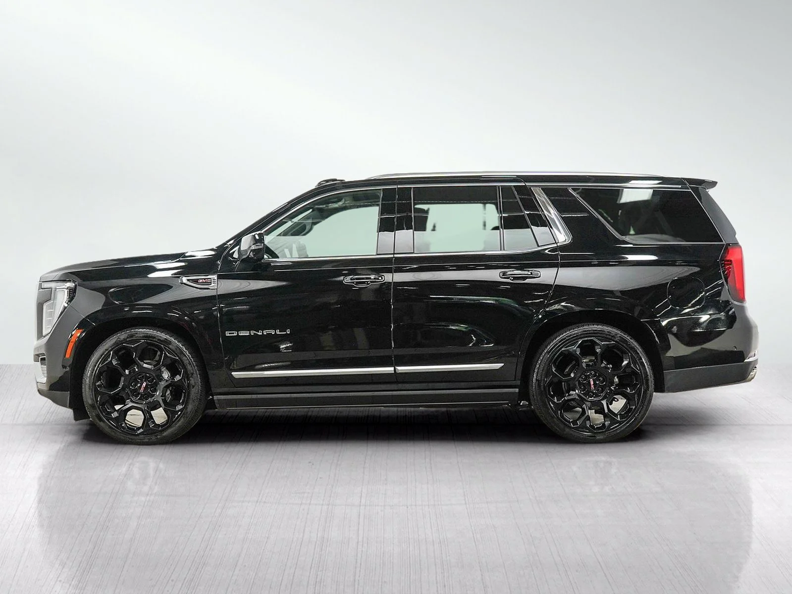 Used 2025 GMC Yukon Denali with VIN 1GKS2DRL5SR340903 for sale in Bloomington, Minnesota