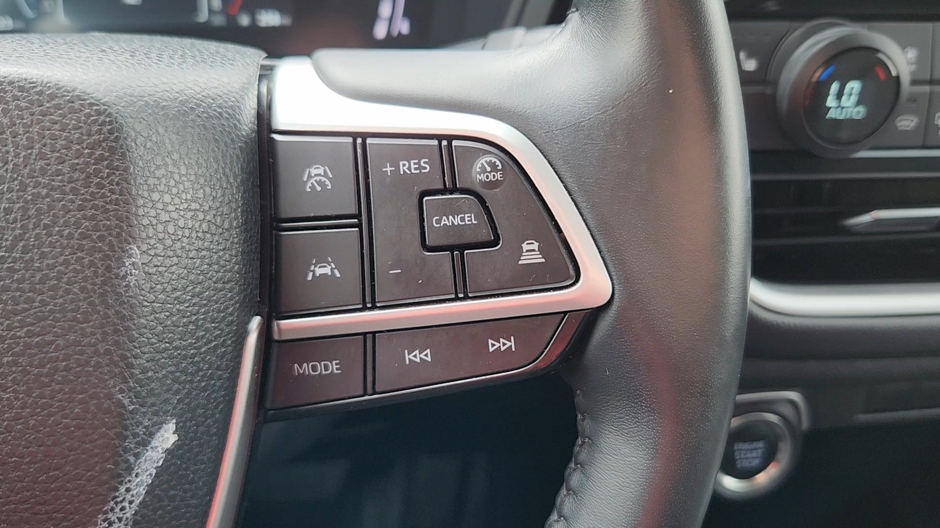 Used 2025 Wind Chill Pearl Toyota XLE image 13