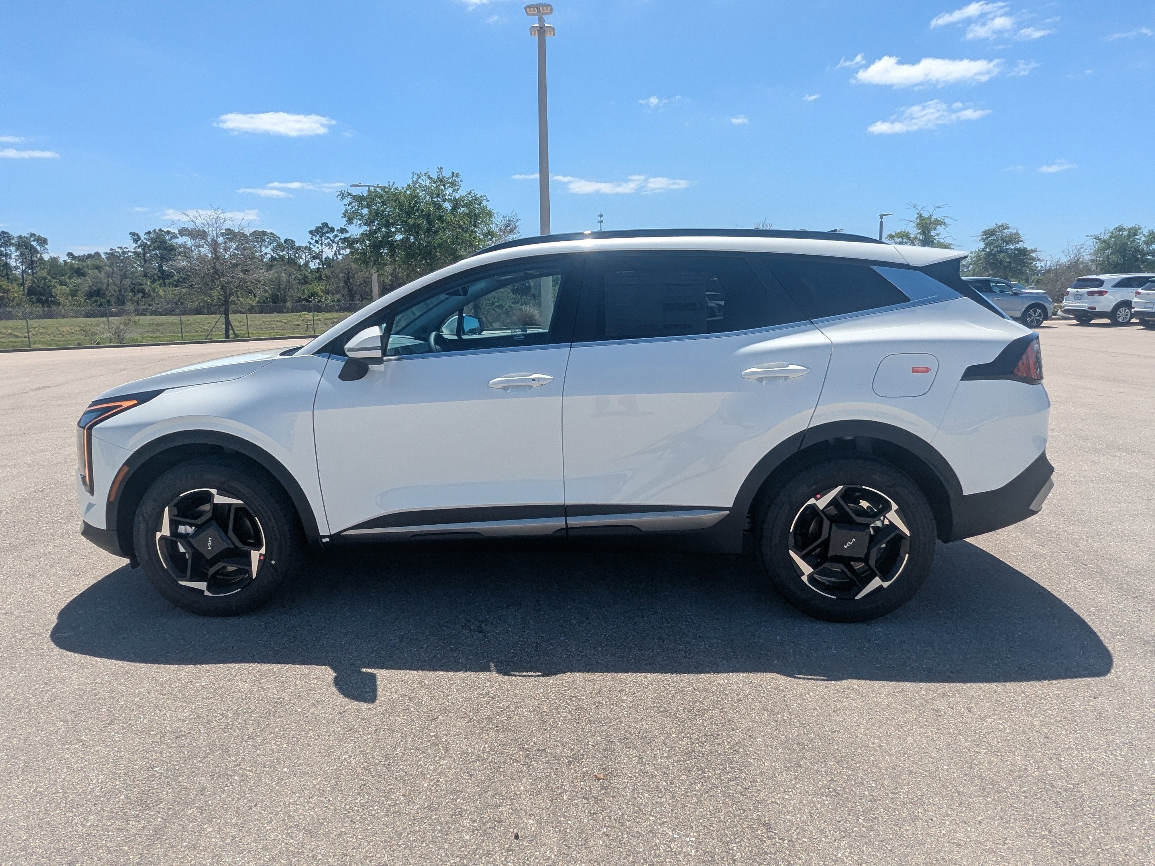 New 2026 Snow White Pearl Kia EX image 8