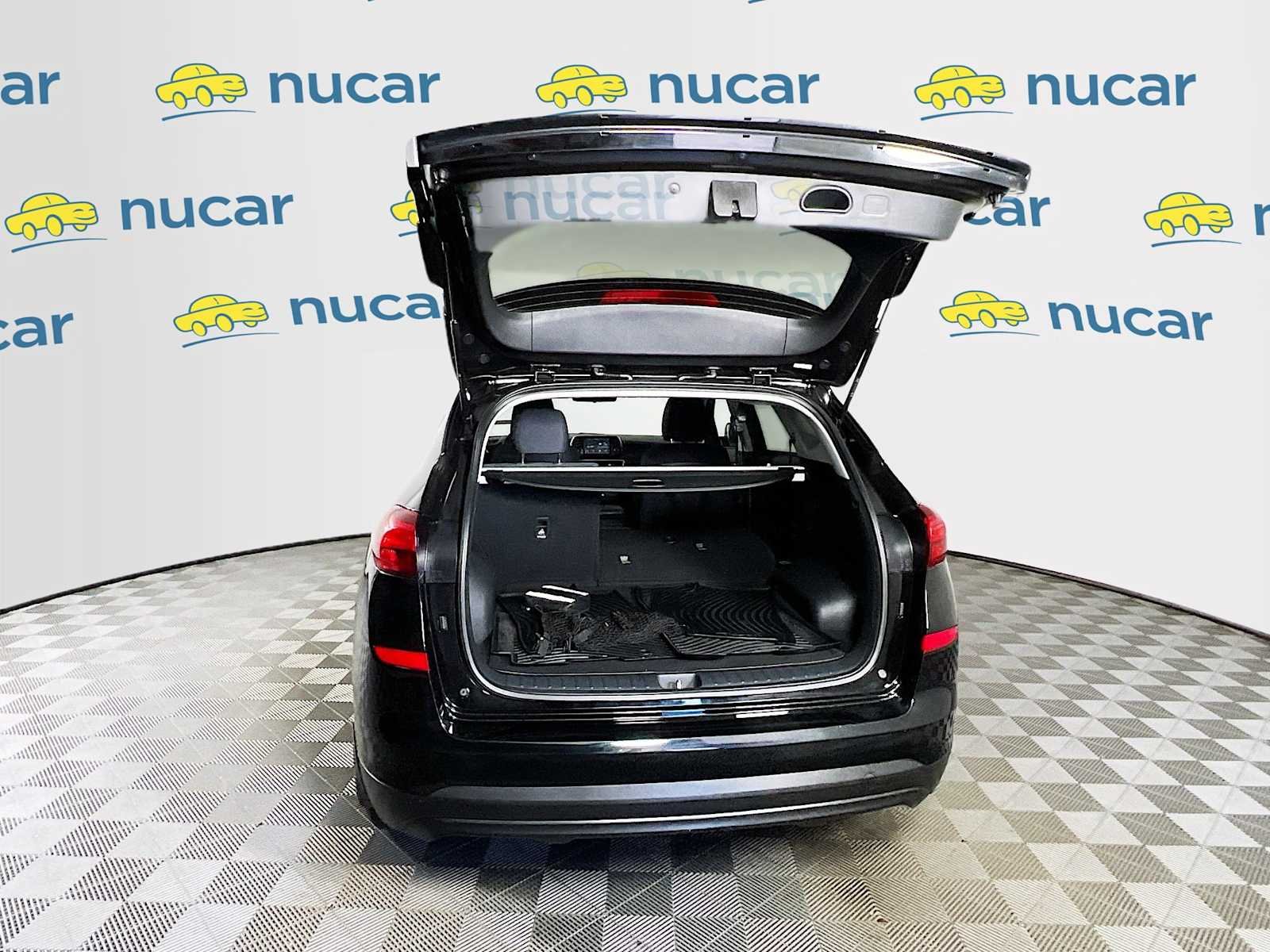 Used 2021 Black Noir Pearl Hyundai SE image 24