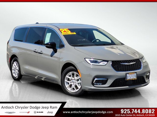 2025 Chrysler Pacifica Select