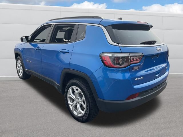 Certified Used 2024 Hydro Blue Pearlcoat Jeep Latitude image 3