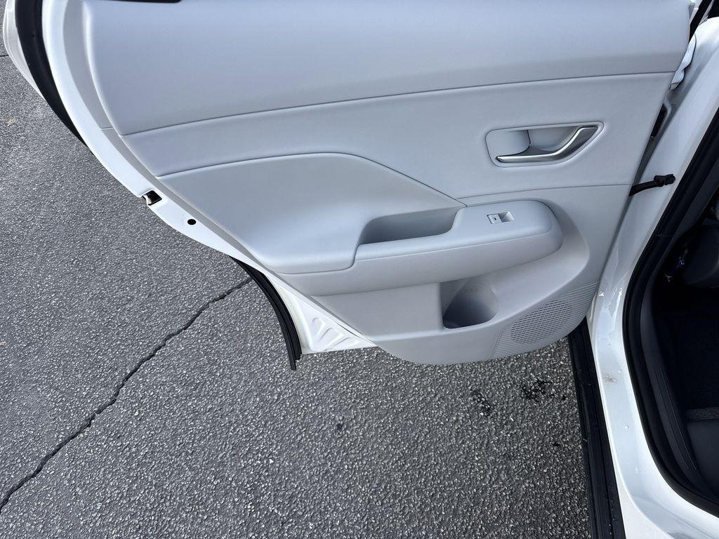 New 2026 White Hyundai SEL Premium FWD image 21