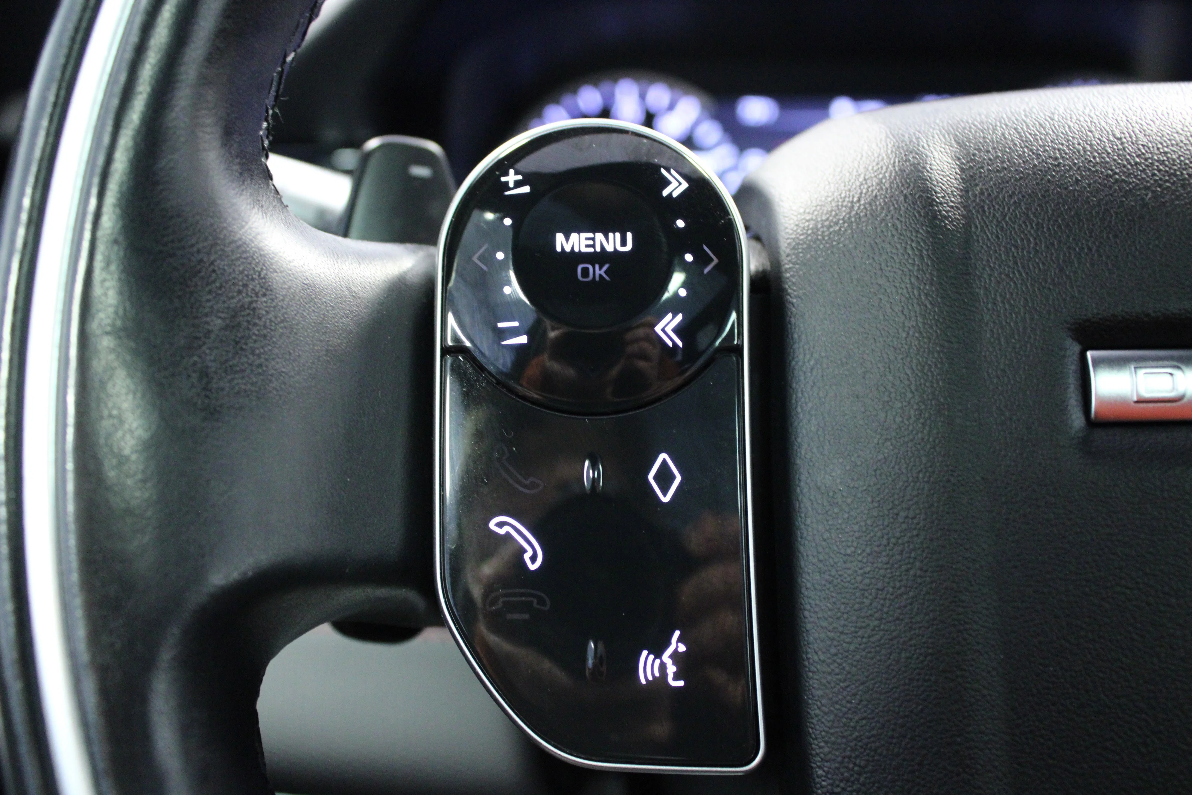 Used 2020 Fuji White Land Rover S R-Dynamic image 20