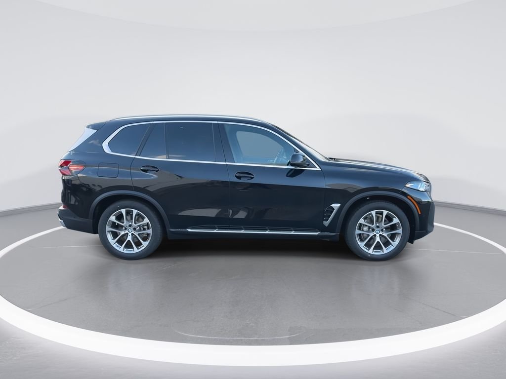Used 2026 Black Sapphire Metallic BMW xDrive40i image 9