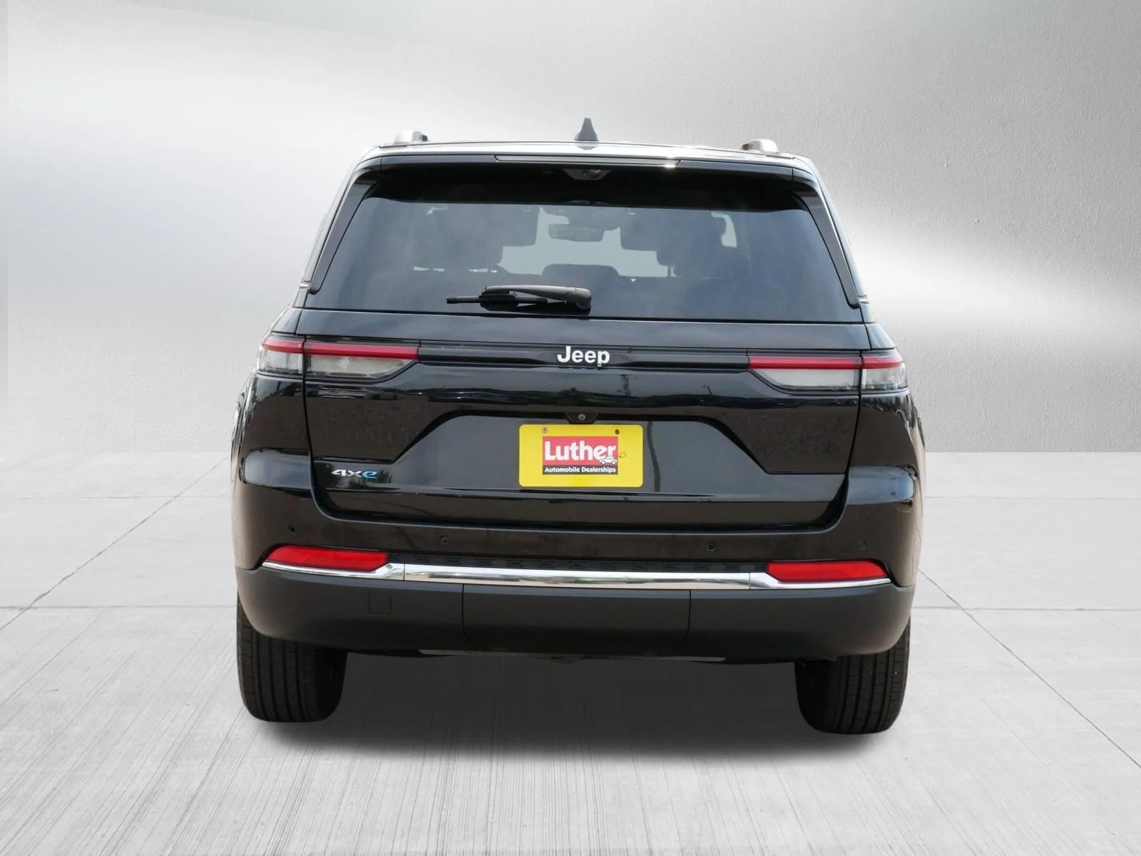 Used 2023 Diamond Black Crystal Pearlcoat Jeep  image 6