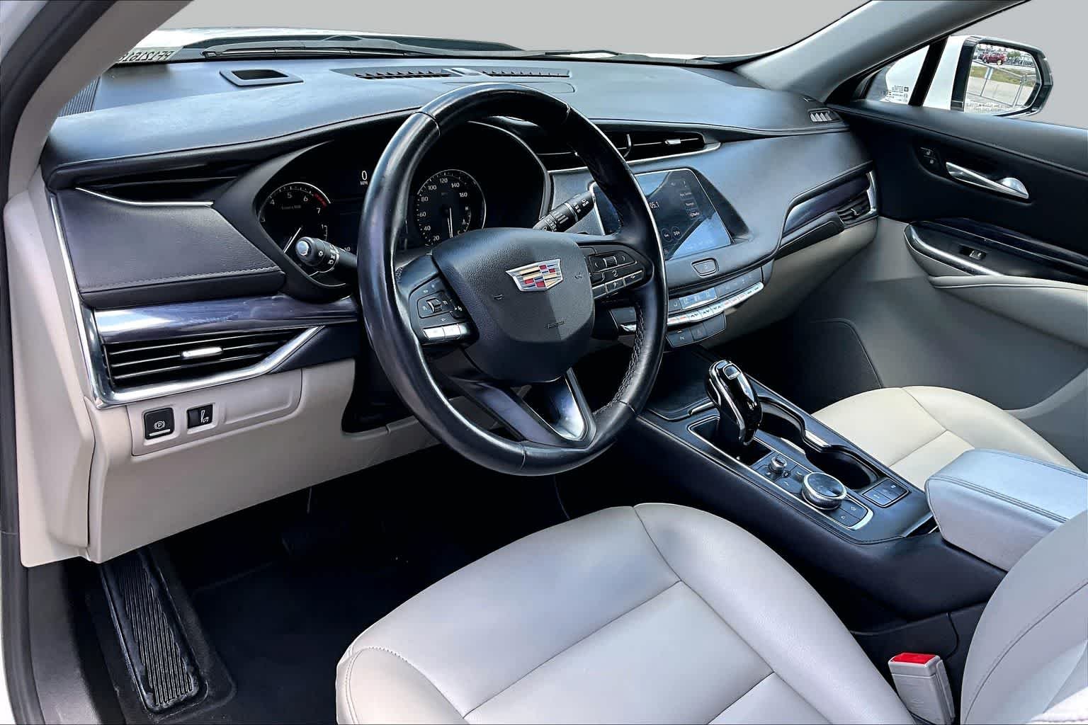 Used 2023 Crystal White Tricoat Cadillac FWD Luxury image 18