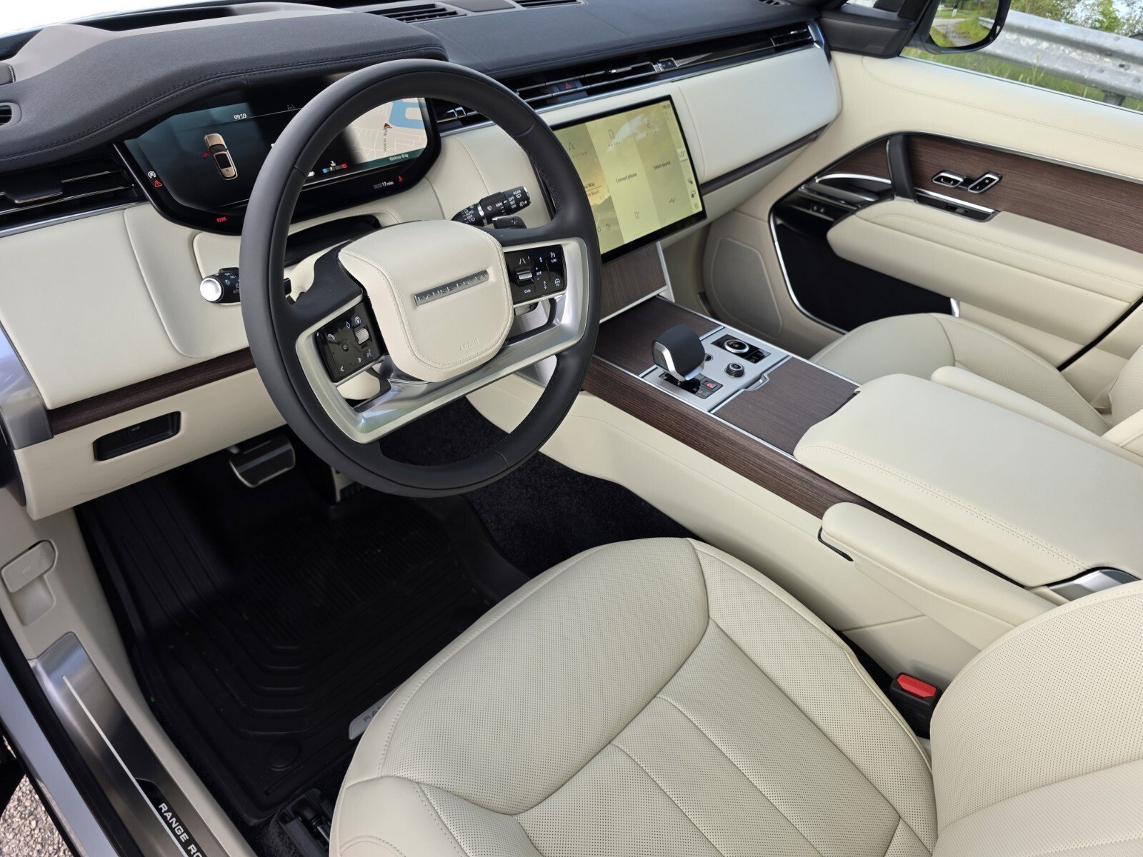 New 2027 Fuji White Land Rover P400 SE image 11