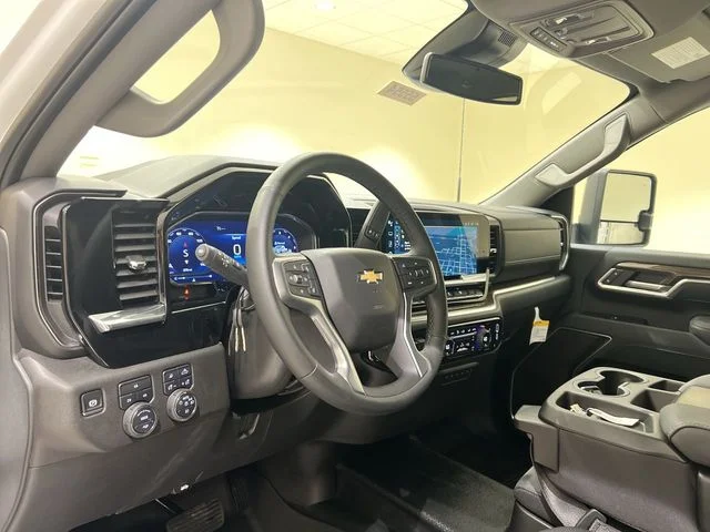 Used 2025 Summit White Chevrolet LT image 9