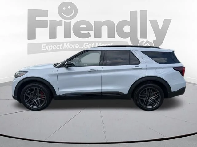 New 2026 Space White Metallic Ford ST-Line image 3