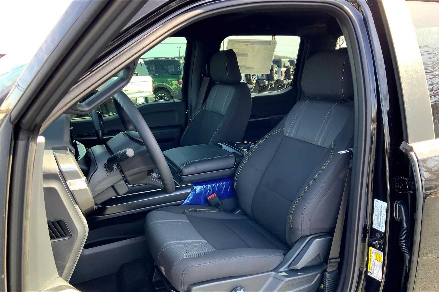 2025 Ford F-150 STX - Photo 9