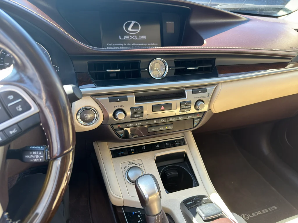 Used 2016 Eminent White Pearl Lexus Base image 9