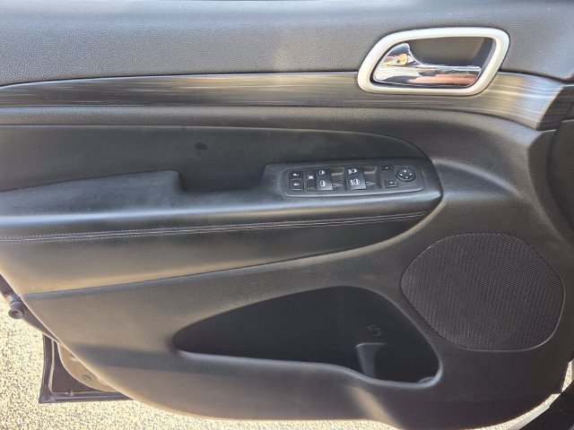 Used 2022 Black Jeep Laredo E image 28