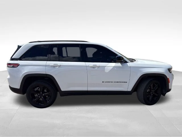 Used 2024 White Jeep Limited image 8