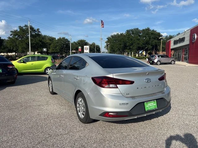 Used 2019 Silver Hyundai SE image 5
