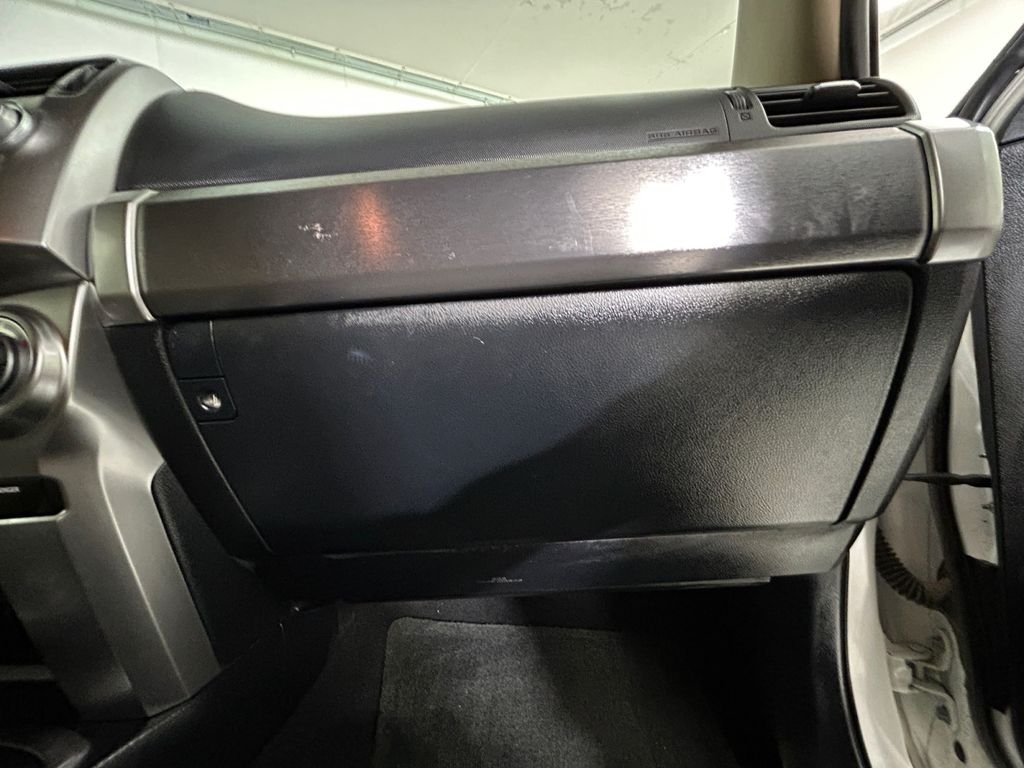 Used 2014 White Toyota SR5 image 24
