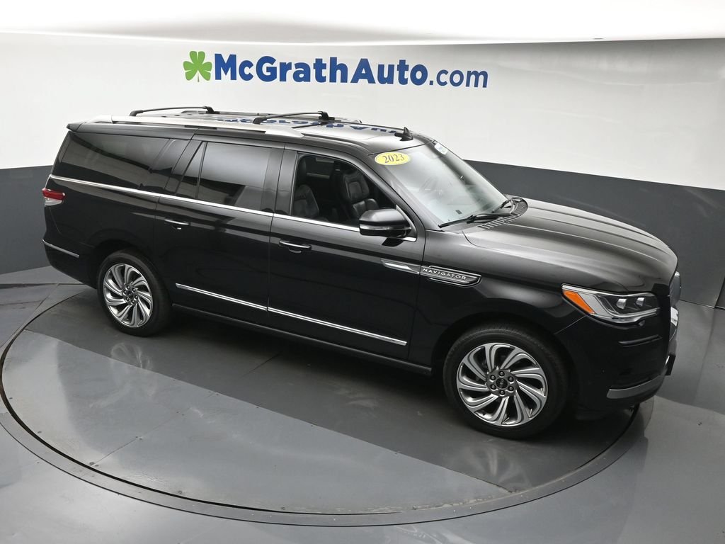 Used 2023 Black Lincoln Reserve image 3