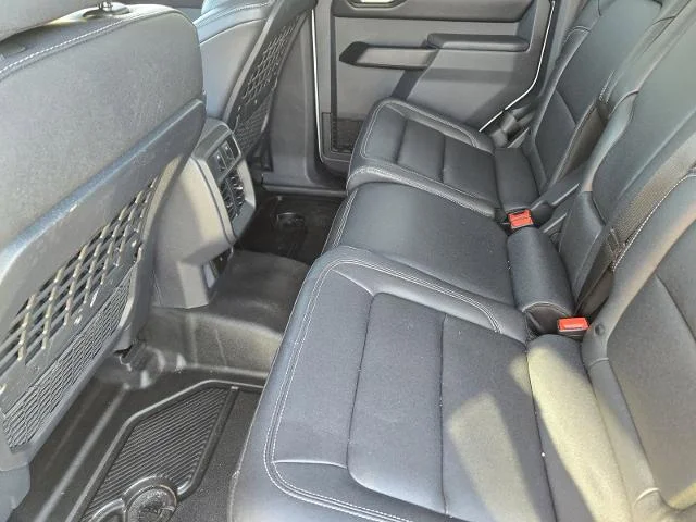 New 2026 Oxford White Ford Badlands® image 38