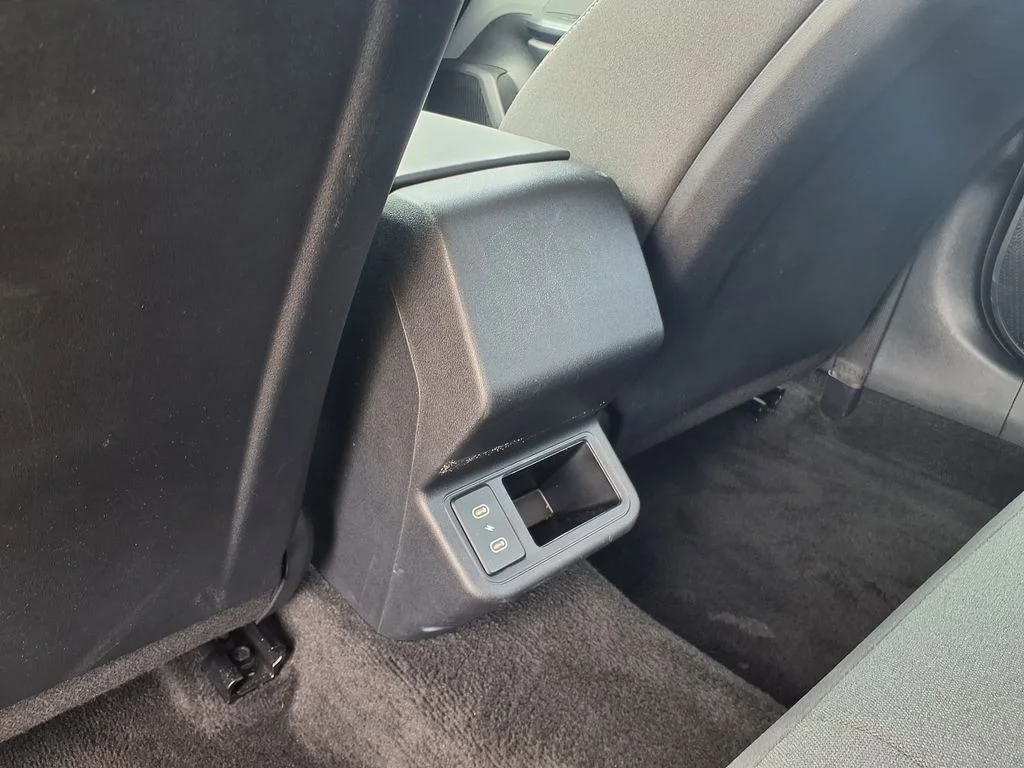 Used 2025 White Kia LXS image 18